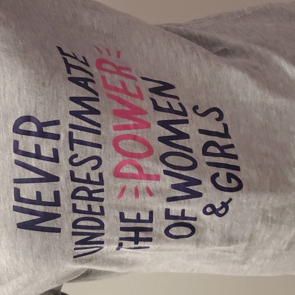 Never underestimate the power of women and girls T-shirt size large - Picture 2 of 3